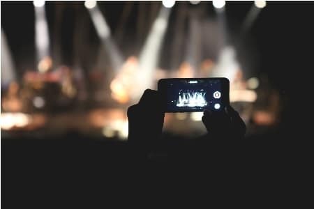 Hozier soundcheck 3 someone recording at the Columbiahalle venue, hozier soundcheck 2016