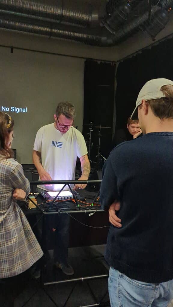 Ableton Certified Trainer Cee leads his masterclass at BIMM University Berlin. He talks students through Ableton Live and the Push 3.