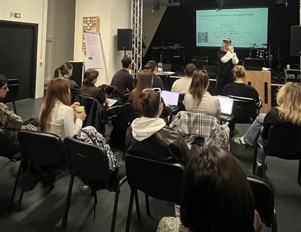 BIMM University Berlin students with Laura Lee.