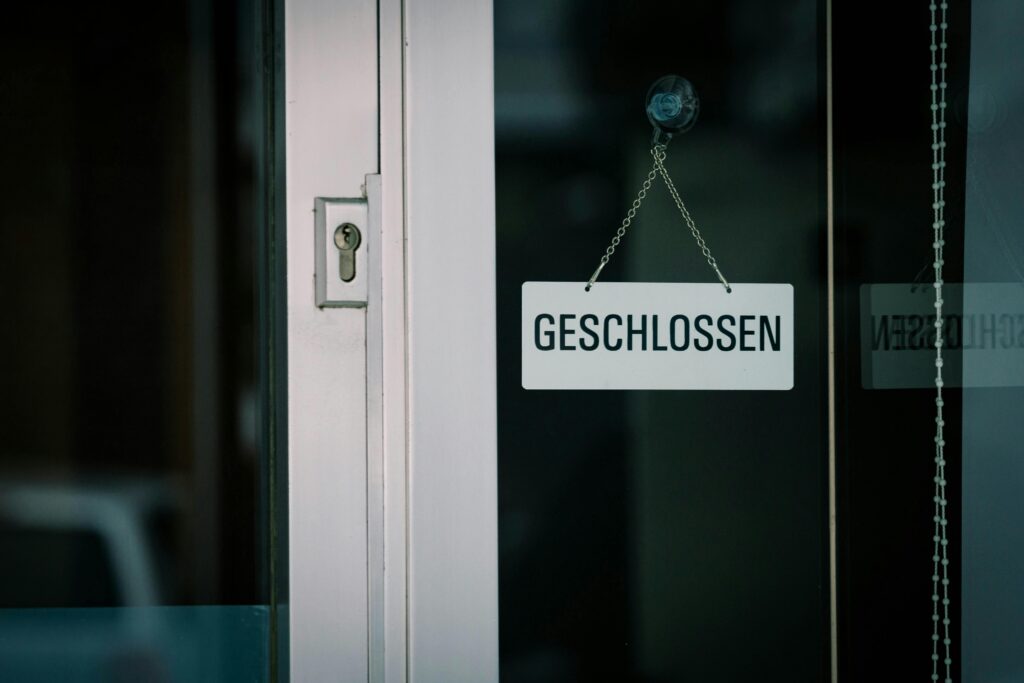 closed sign in german